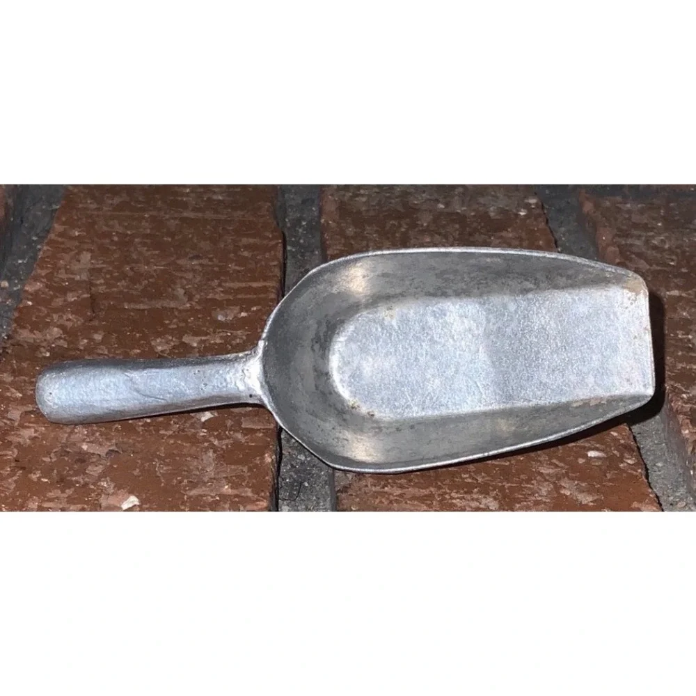Vintage Cast Aluminum Metal Mini Scoop 4.25